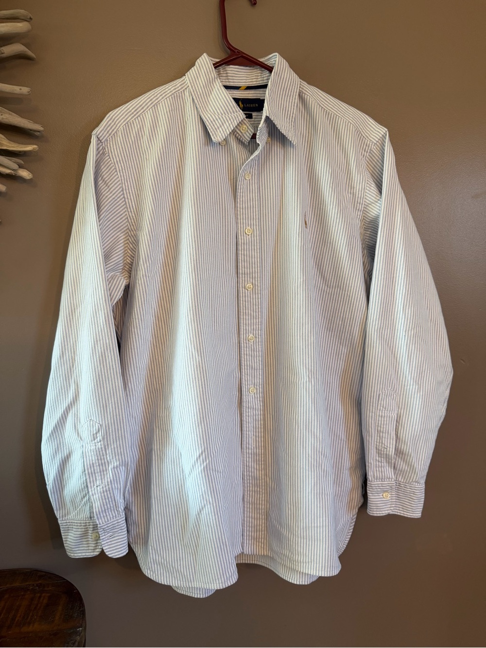 Lauren Ralph Lauren men's long-sleeve dress shirt featuring a white‎ and blue